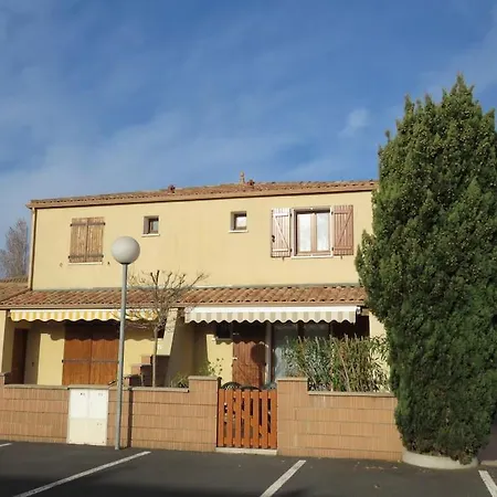 Holiday home Petit Coin De Paradis Dans Avec Piscine