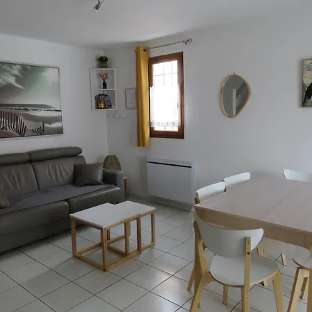 Petit Coin De Paradis Dans Avec Piscine Holiday home *