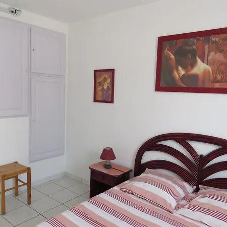 Petit Coin De Paradis Dans Avec Piscine Holiday home