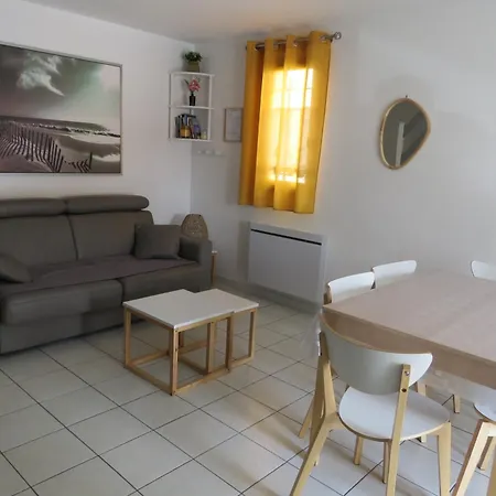 Petit Coin De Paradis Dans Avec Piscine Holiday home *