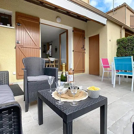 Nyaraló Petit Coin De Paradis Dans Avec Piscine