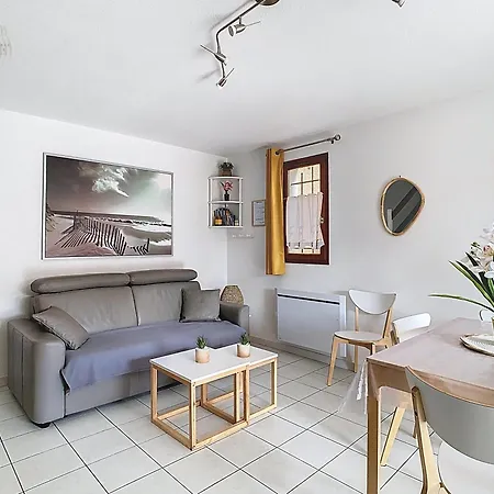 Nyaraló Petit Coin De Paradis Dans Avec Piscine